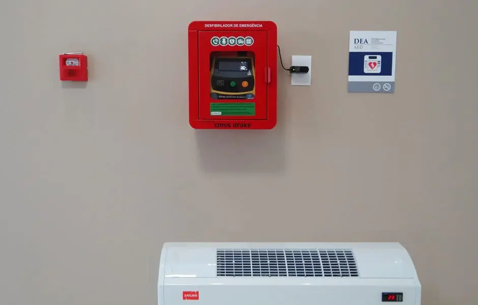 Equipamento de emergência na Clínica Serraville
